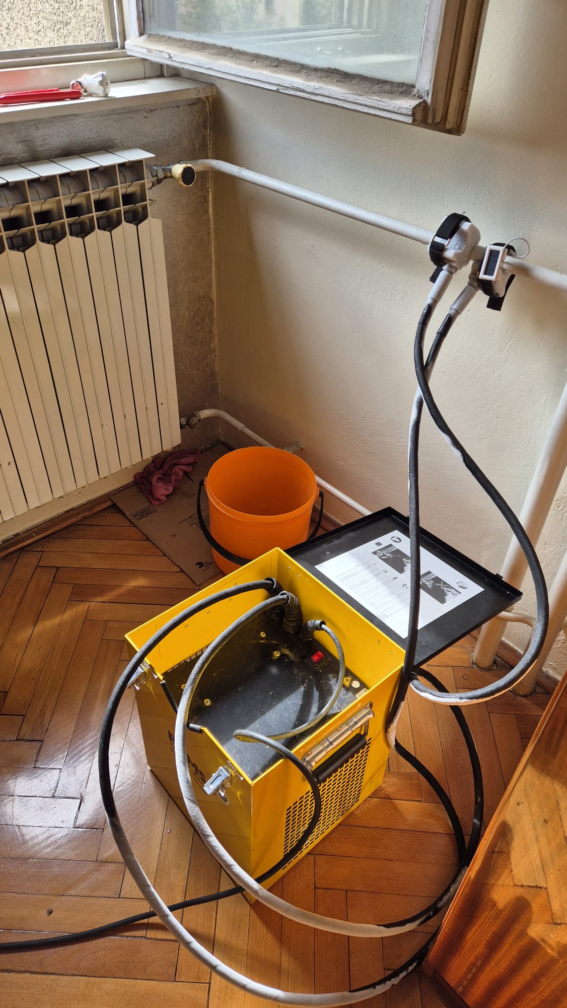 Stroj za zaleđivanje cijevi